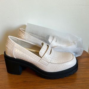 New York & Company Penni Croc Embossed Platform Loafer. Color: Bone. Size 7.5.